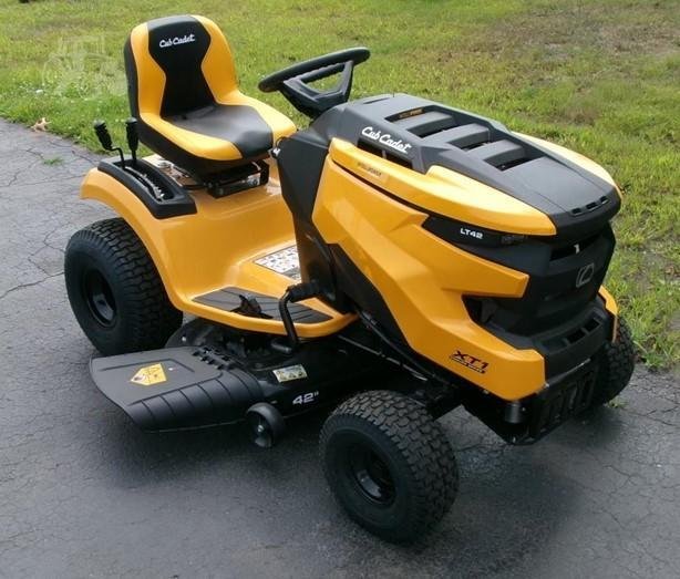 Cub Cadet XT1 LT42 IntelliPOWER Riding Lawn Mower - Image 3