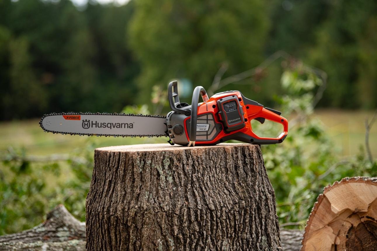 Husqvarna 550i XP Chainsaw Kit | Safford Equipment - Image 3